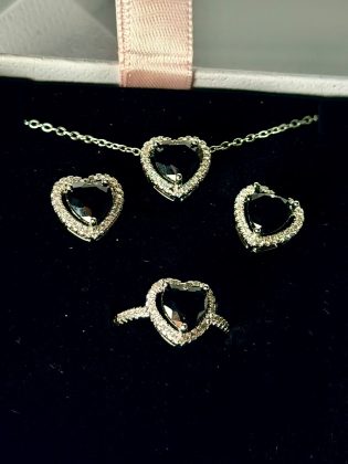 🖤 L’Élégance Absolue : Le Noir Intemporel